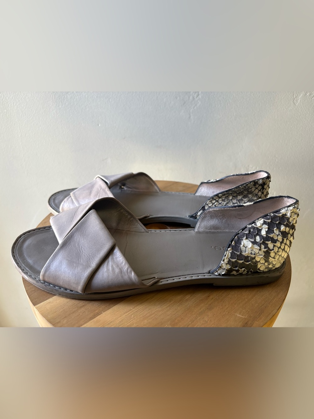 Vince Idara Origami Grey Leather Snakeskin Flat Sandal ~ Size 7.5